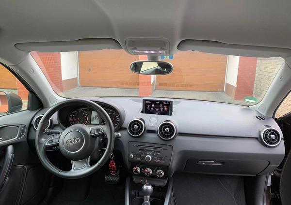 Audi A1 cena 43900 przebieg: 88000, rok produkcji 2012 z Szczecin małe 326